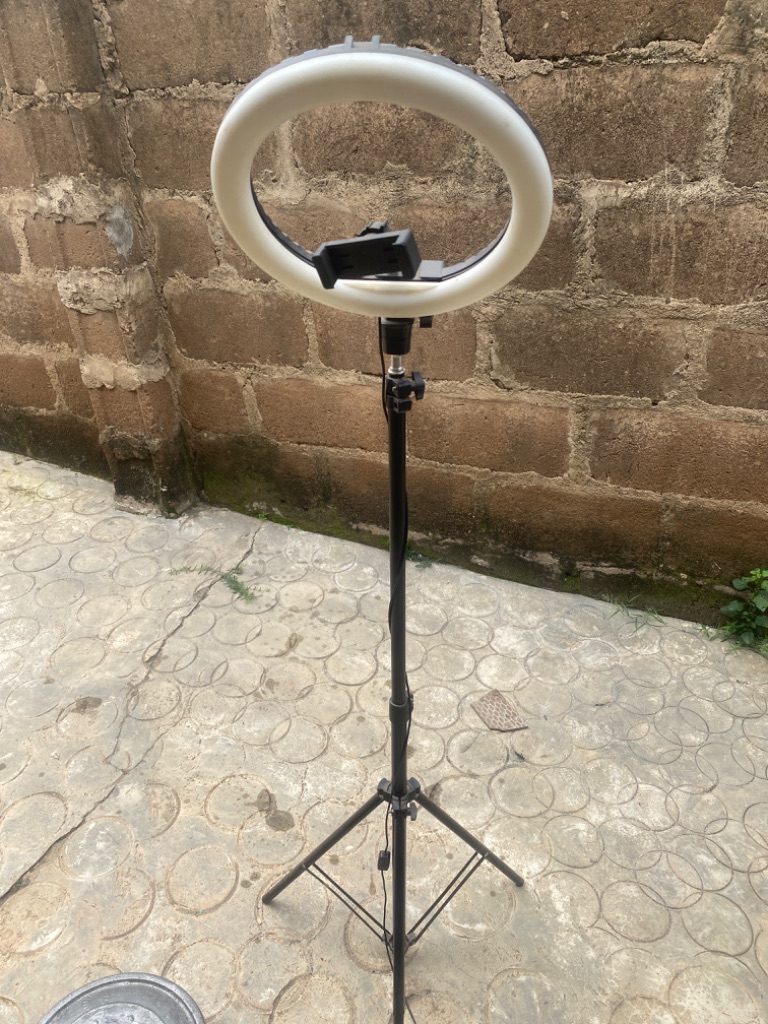 Ring light with stand